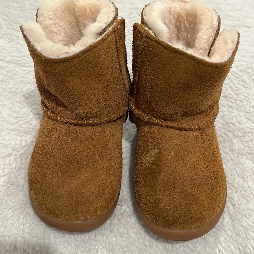 Uggs Boots - Tan - Size 6 Kids